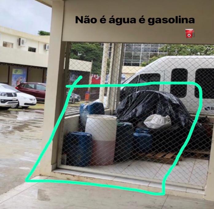 Produtos Inflamáveis (Combustíveis) sendo armazenados na Secretaria de Estado de Meio Ambiente-SEMA/Rio Branco Acre.
